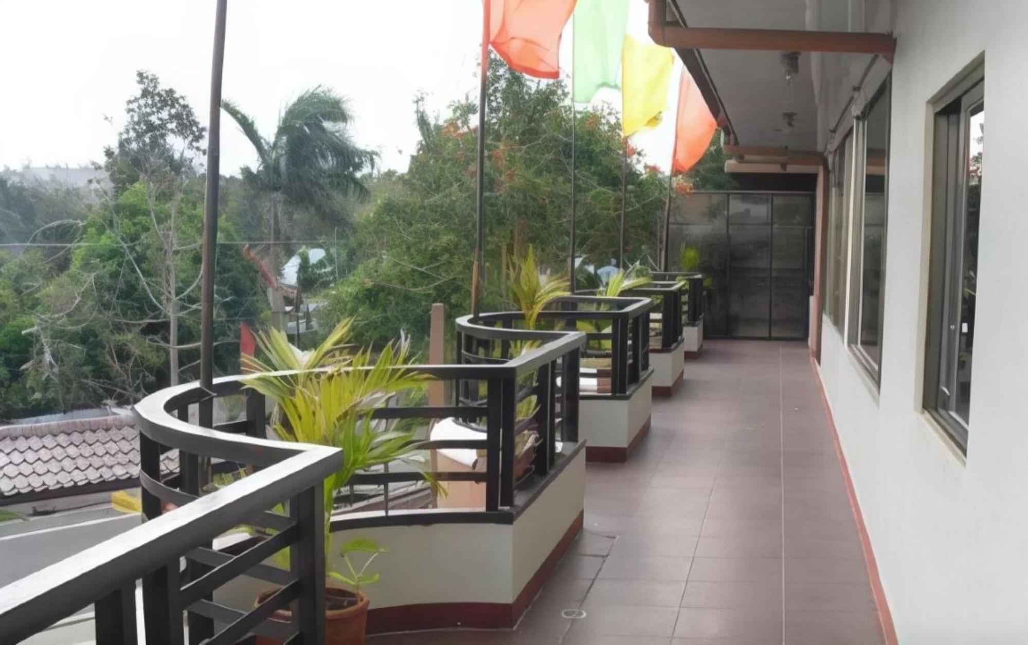 Reddoorz At Tagaytay Road Hotel Tagaytay City Екстериор снимка